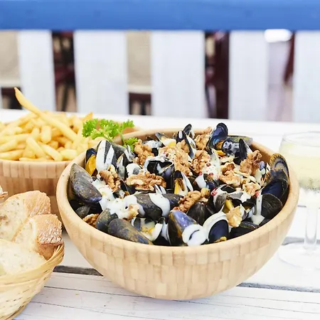 Maison En Pierre Pour 4 Adultes,2 Enfants Avec Jardin