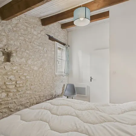 Maison Authentique En Pierre Pour 7 Avec Jardin Holiday home *