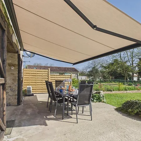 Maison Pierre, & Petanque, 4 Adultes 2 Enfants *