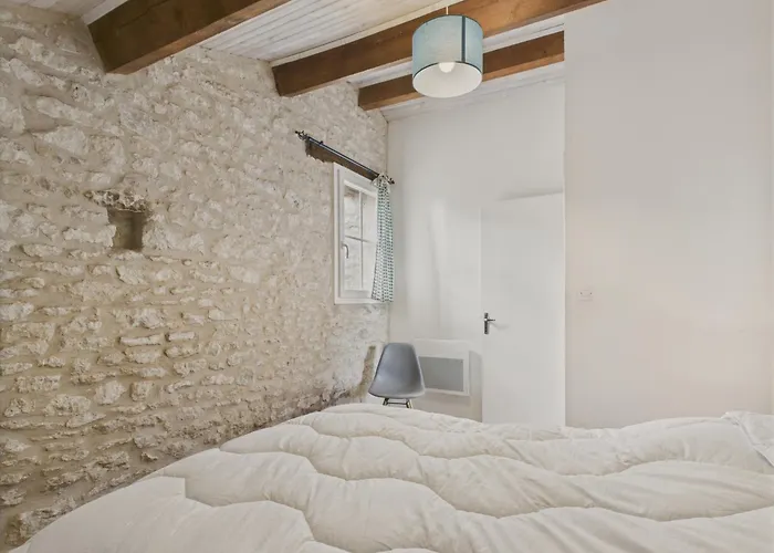 Maison Authentique En Pierre Pour 7 Avec Jardin Hébergement de vacances *